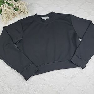 Black Cropped Sweatshirt [SIZE LARGE]‎